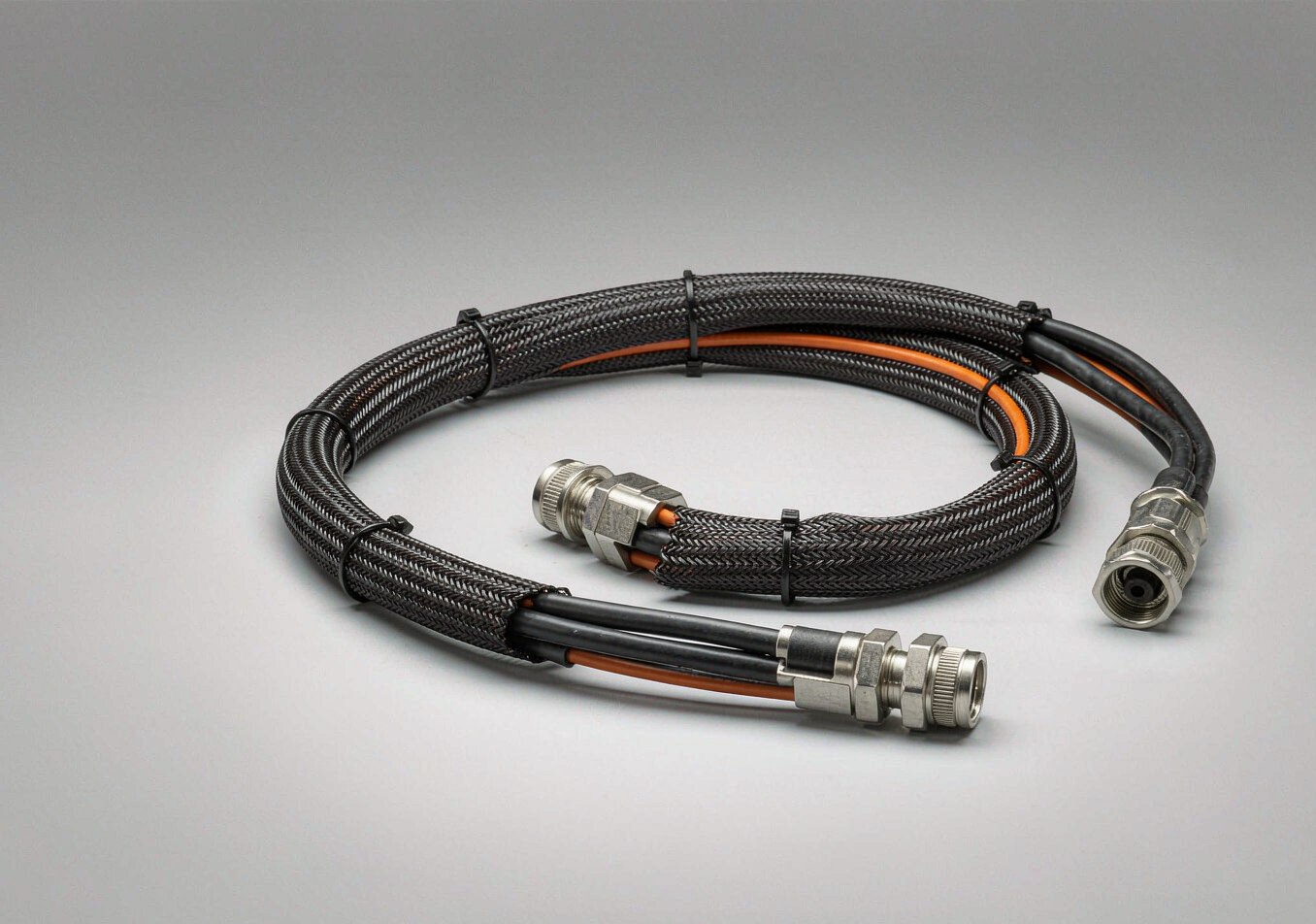 Robotics drag-chain harness with braided sleeving and circular connectors