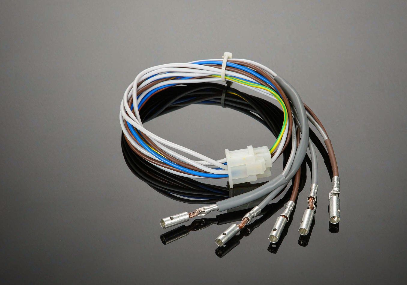 Home appliance wiring harness with crimped terminals
