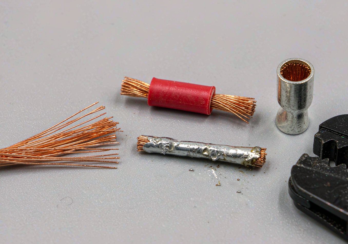 Cut, strip, tin and crimp wire processing detail